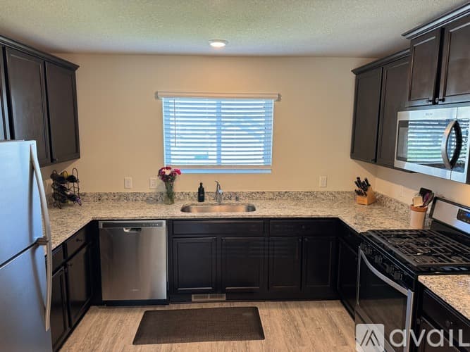 Montrose House: 1038 White Tail Ln