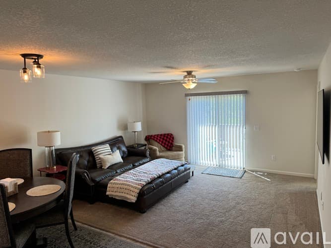 Montrose House: 1038 White Tail Ln