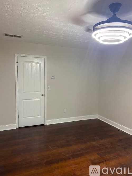 Dallas House: 515 Cole Creek Dr