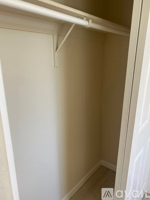 San Jose House: 185 Esfahan Dr