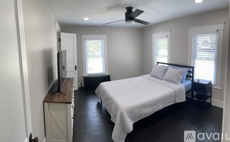 Rutland Apartment: 997 US 4