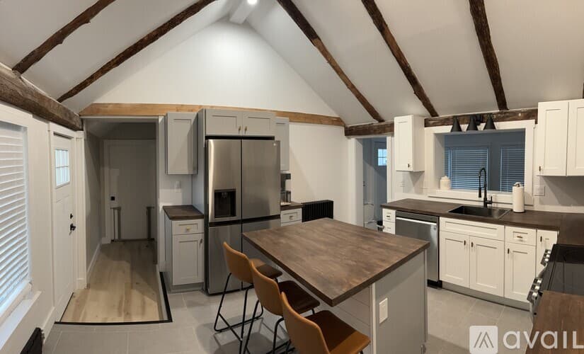 Rutland Apartment: 997 US 4