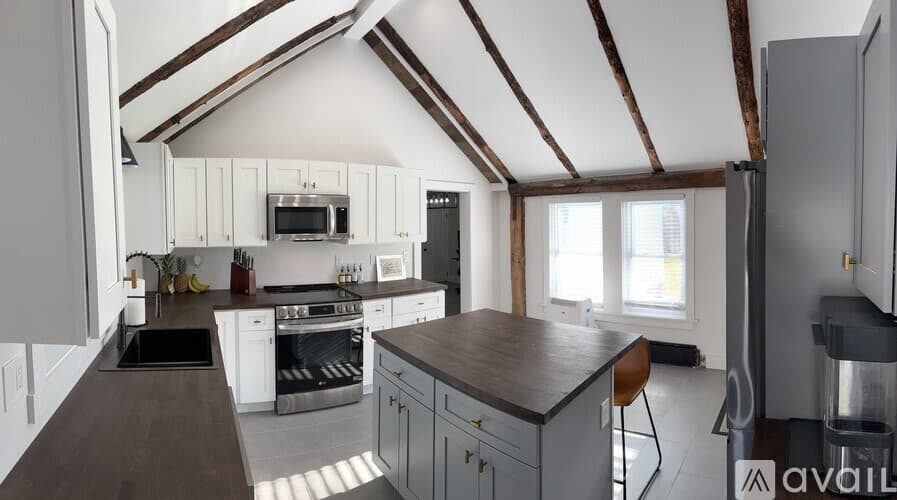 Rutland Apartment: 997 US 4
