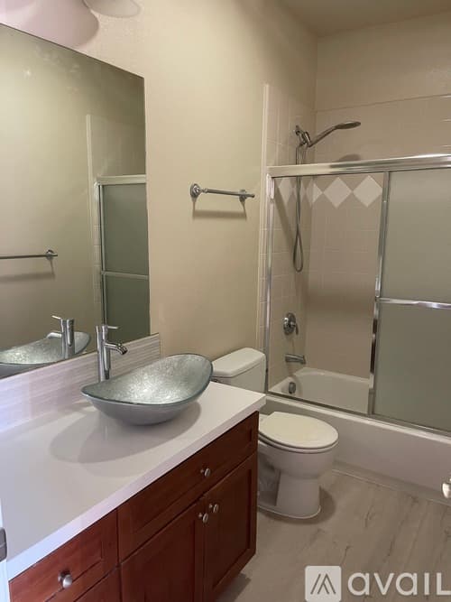 San Jose House: 185 Esfahan Dr