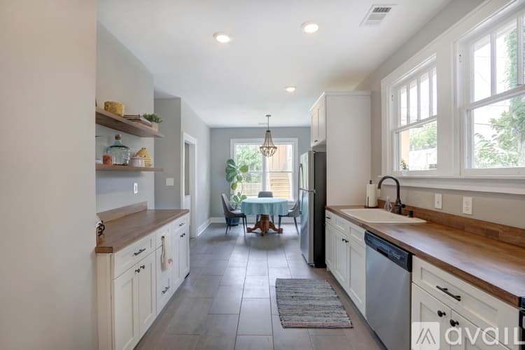 Savannah House: 1317 Seiler Ave