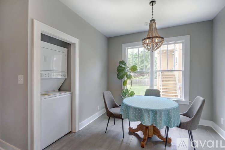 Savannah House: 1317 Seiler Ave