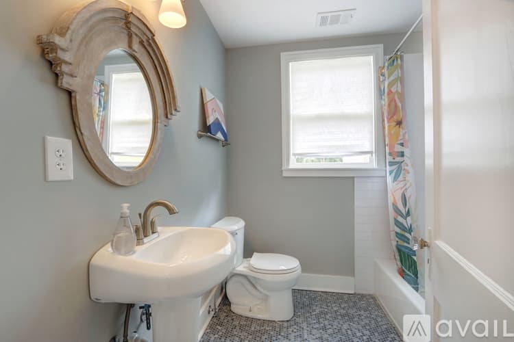 Savannah House: 1317 Seiler Ave