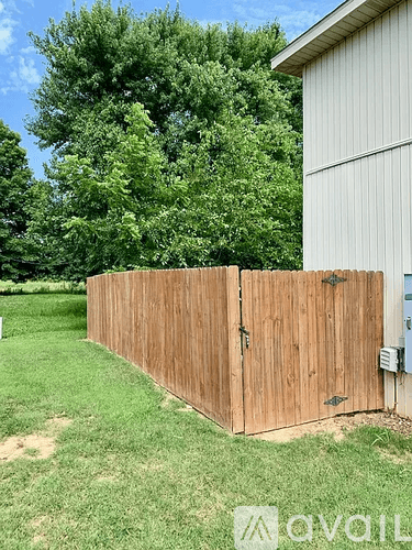 Siloam Springs Apartment: 1908 Azlin Pl