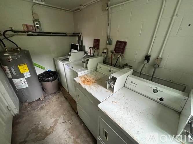 Norwalk Apartment: 12 N Taylor Ave