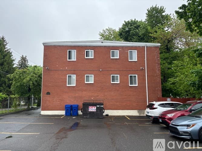 Norwalk Apartment: 12 N Taylor Ave