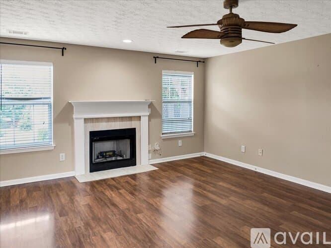 Suwanee House: 3725 Crescent Walk Lane Northeast