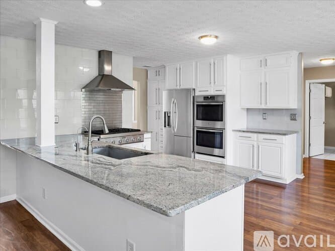 Suwanee House: 3725 Crescent Walk Lane Northeast