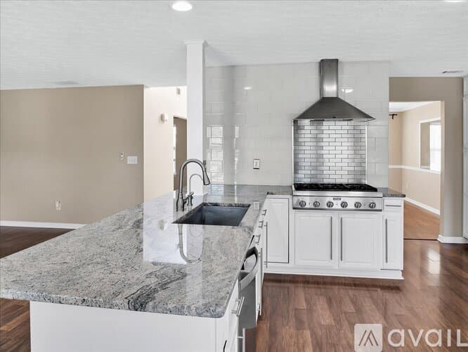 Suwanee House: 3725 Crescent Walk Lane Northeast