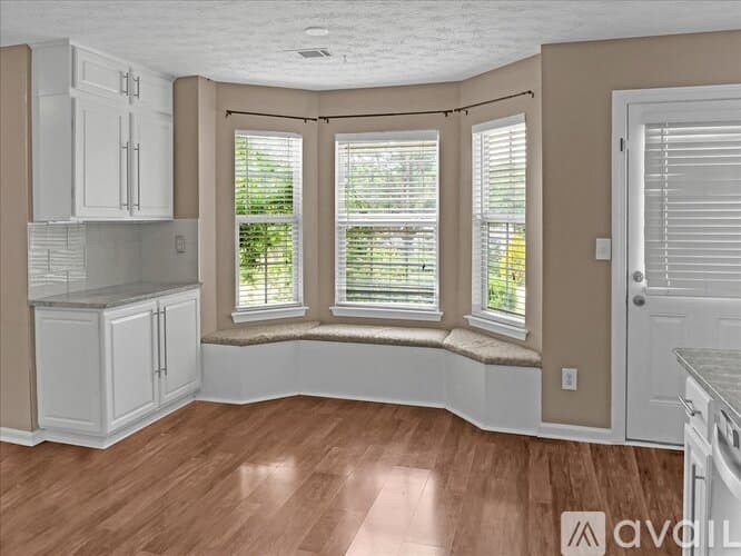 Suwanee House: 3725 Crescent Walk Lane Northeast
