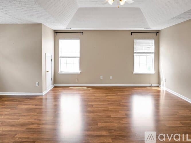 Suwanee House: 3725 Crescent Walk Lane Northeast