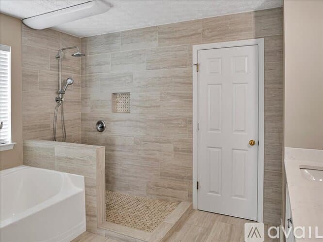 Suwanee House: 3725 Crescent Walk Lane Northeast