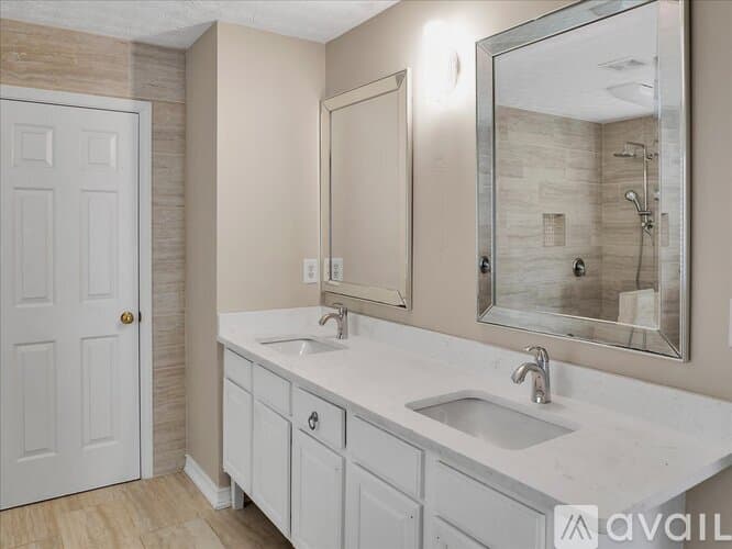 Suwanee House: 3725 Crescent Walk Lane Northeast