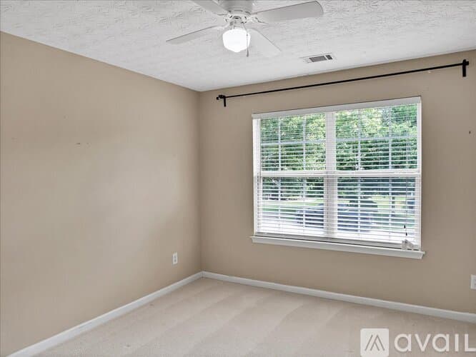 Suwanee House: 3725 Crescent Walk Lane Northeast