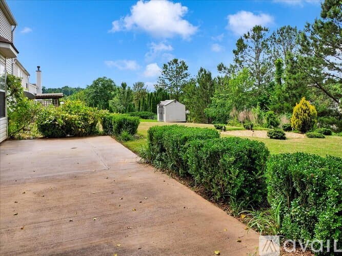 Suwanee House: 3725 Crescent Walk Lane Northeast