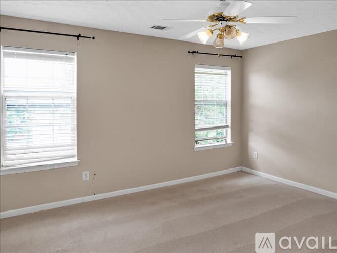 Suwanee House: 3725 Crescent Walk Lane Northeast