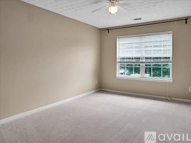 Suwanee House: 3725 Crescent Walk Lane Northeast