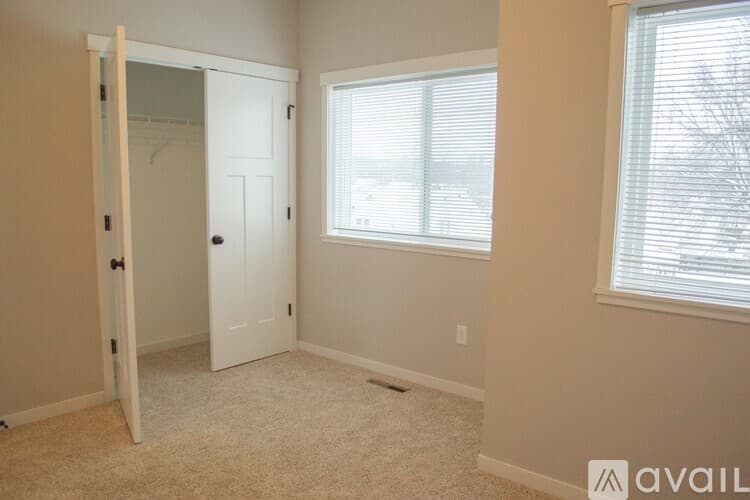 North Mankato Townhome: 412 Wall St
