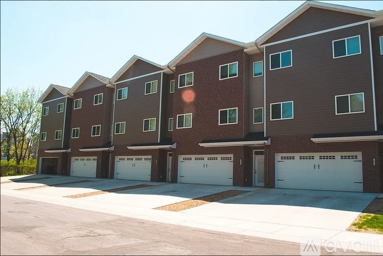 North Mankato Townhome: 412 Wall St