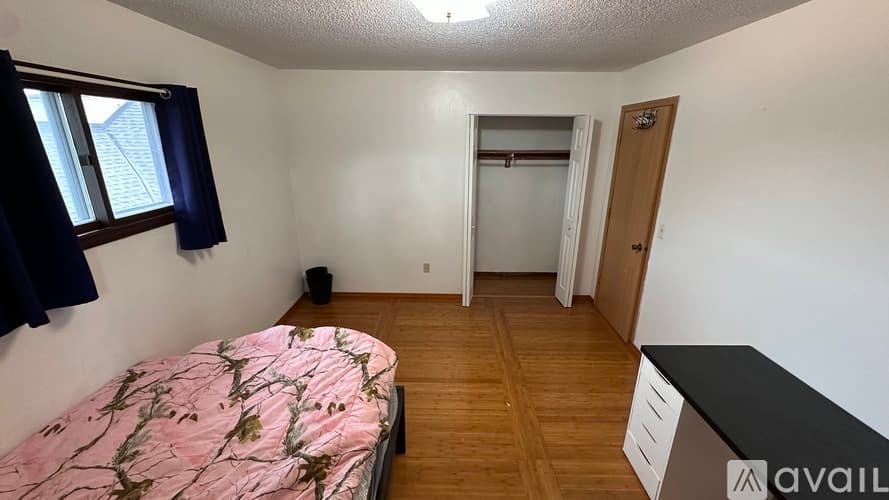 Saint Paul Apartment: 1649 N Fernwood St