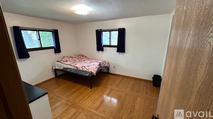 Saint Paul Apartment: 1649 N Fernwood St