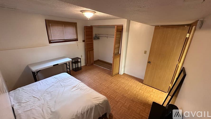 Saint Paul Apartment: 1649 N Fernwood St