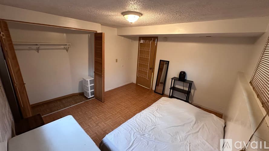 Saint Paul Apartment: 1649 N Fernwood St