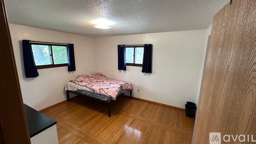 Saint Paul Apartment: 1649 N Fernwood St