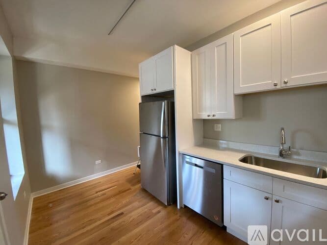 Chicago Apartment: 1745 W Wallen Ave