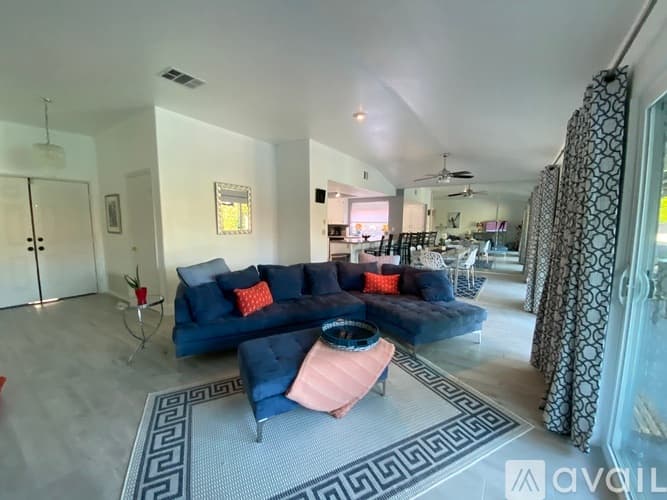 Palm Springs House: 1479 E Francis Dr