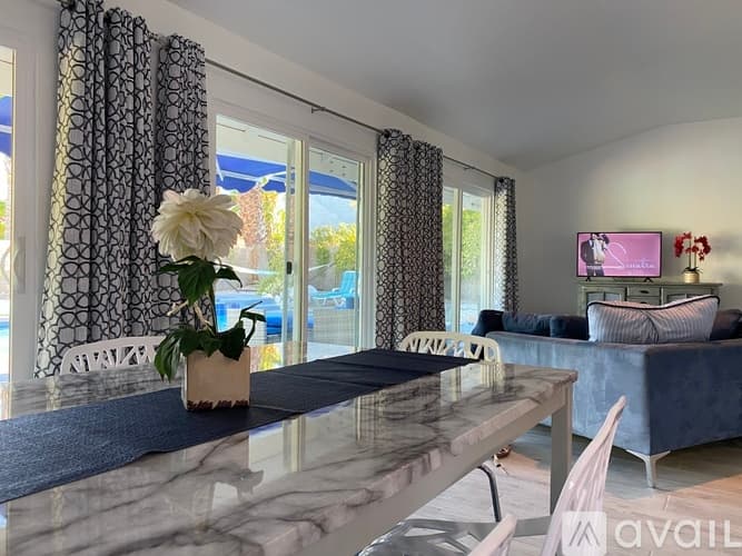 Palm Springs House: 1479 E Francis Dr