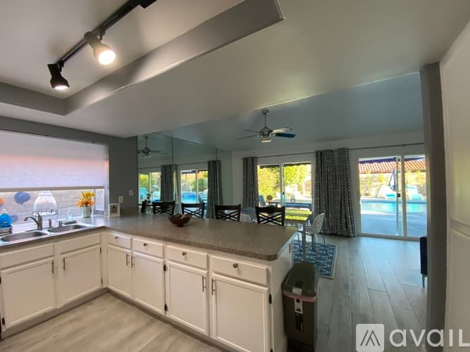 Palm Springs House: 1479 E Francis Dr