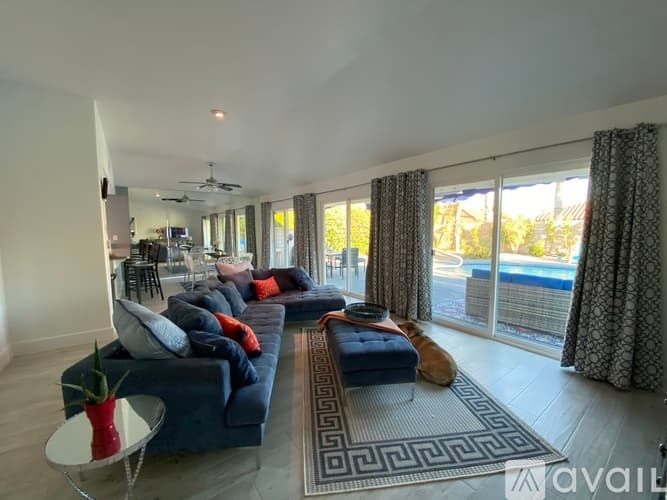 Palm Springs House: 1479 E Francis Dr