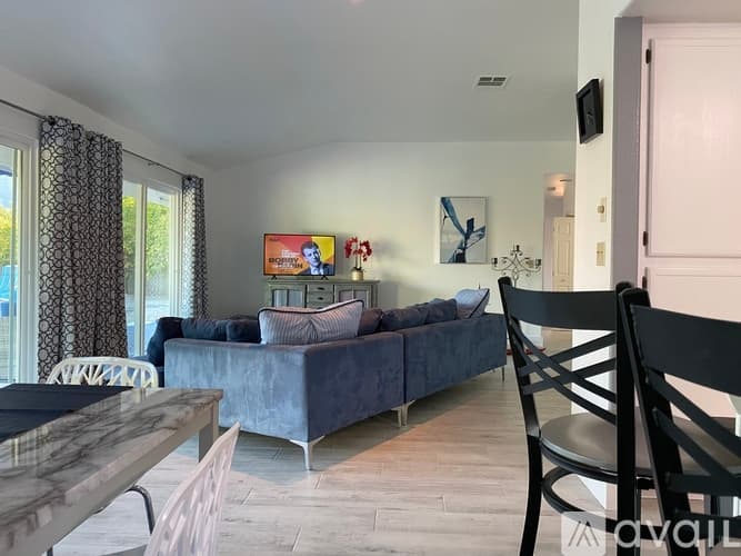 Palm Springs House: 1479 E Francis Dr