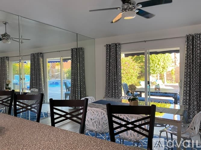 Palm Springs House: 1479 E Francis Dr