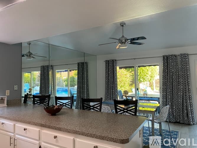 Palm Springs House: 1479 E Francis Dr