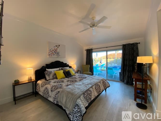 Palm Springs House: 1479 E Francis Dr