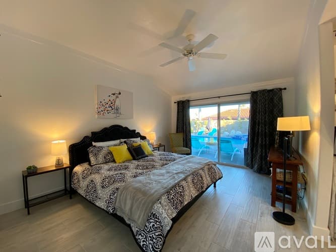 Palm Springs House: 1479 E Francis Dr