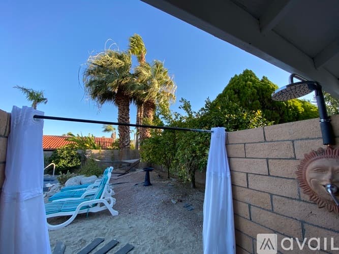 Palm Springs House: 1479 E Francis Dr