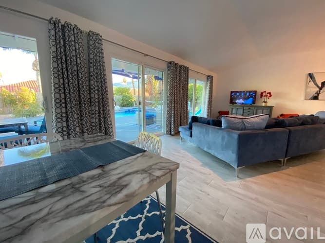 Palm Springs House: 1479 E Francis Dr