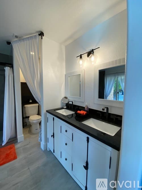 Palm Springs House: 1479 E Francis Dr