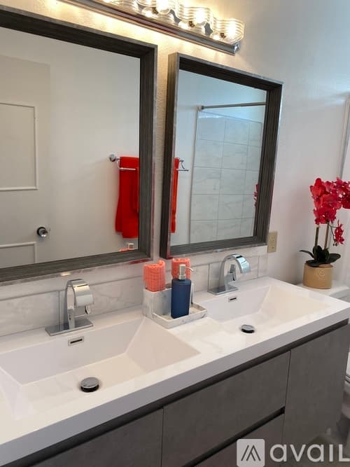 Palm Springs House: 1479 E Francis Dr