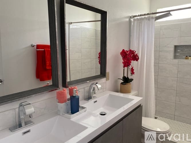 Palm Springs House: 1479 E Francis Dr