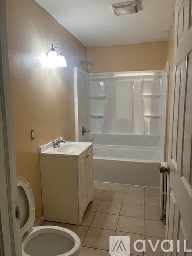 Hartford Apartment: 497 Edgewood St
