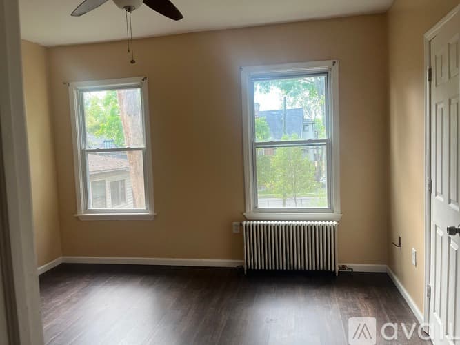 Hartford Apartment: 497 Edgewood St
