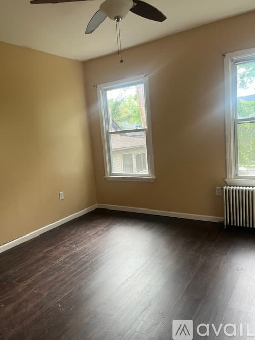 Hartford Apartment: 497 Edgewood St